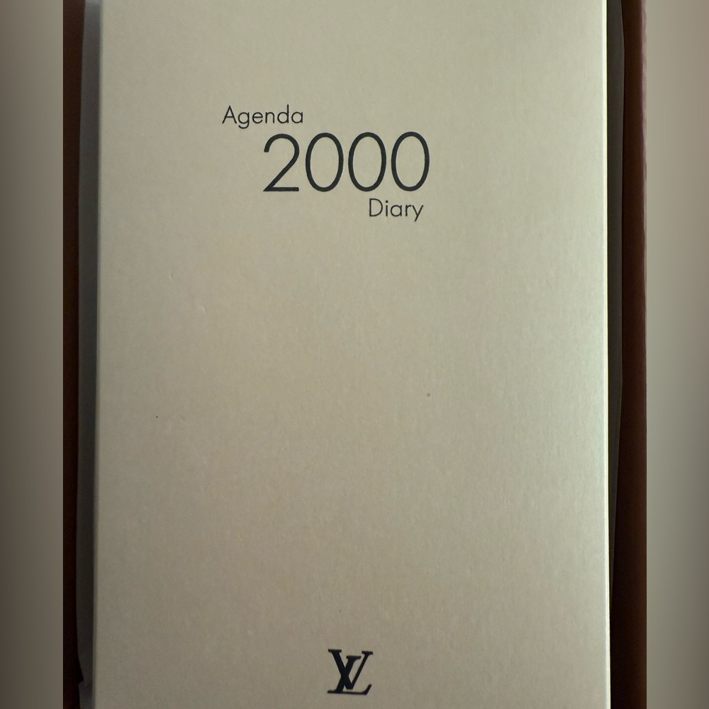 Louis Vuitton Medium Ring Agenda Cover - Picture 2 of 7